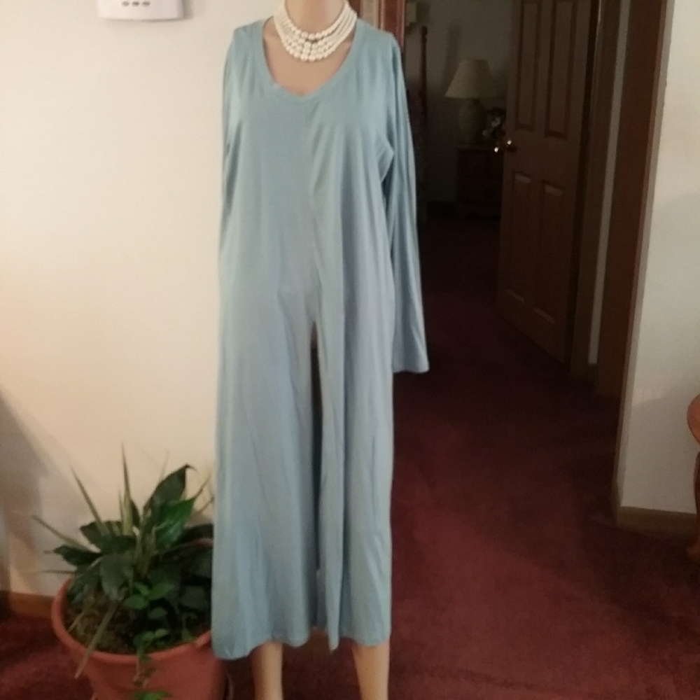 💚NWOT TAGS LONG TOP